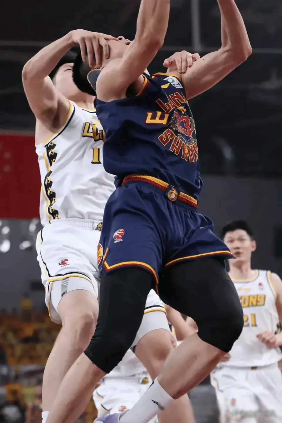 北京男篮取得关键胜利，晋级半决赛