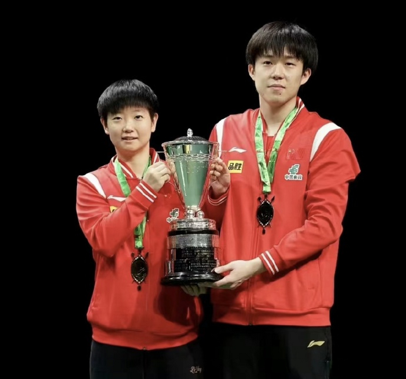 乒乓球双打精彩对决，球速惊人