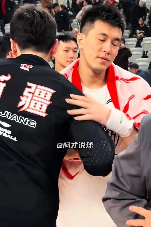 两队在赛场上的对抗令人热血沸腾